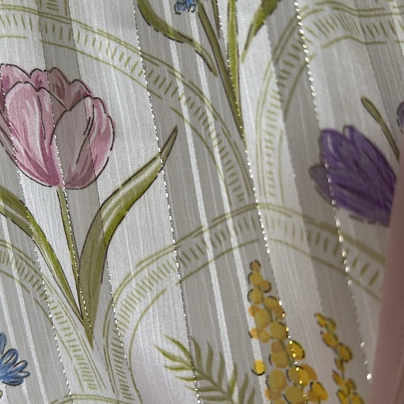 ‼️SOLD‼️Gorgeous Floral Blouse - Picture 12 of 14